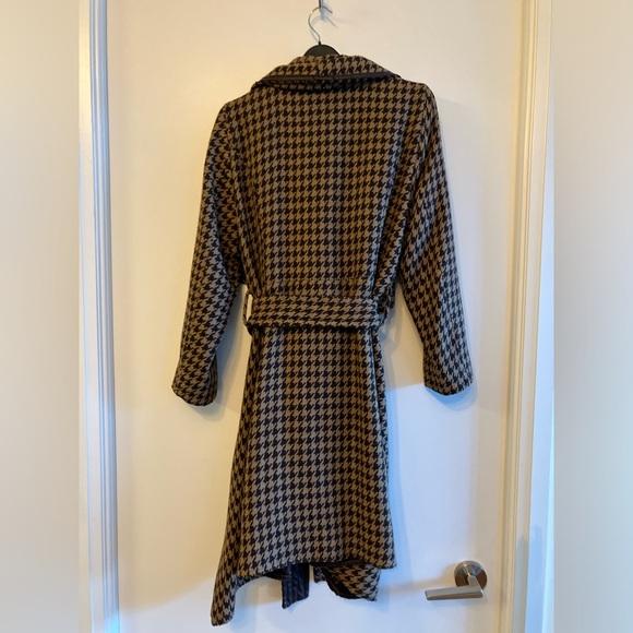 Brown Houndstooth Cutaway Coat (Lady Dutch) - Picture 2 of 3